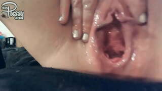 Široké amatérské kočička má velký dildo Široké amatérské kočička má velký dildo