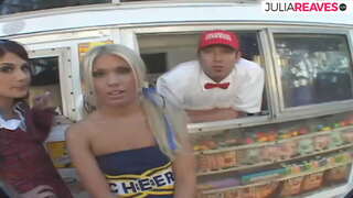 Glass säljaren gör trekant knulla i sin glass van