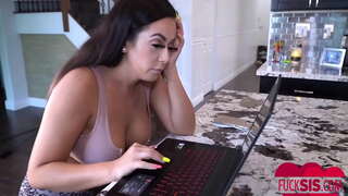 ���ஸ். ஐ. என்னை நேசிக்கிறார் - கிகி Klout ஆக