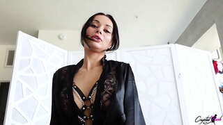 ���ექსუალური ქერა დიდი ყლე და ვნებიანი ქალის გაჟიმვა, სანამ პირში