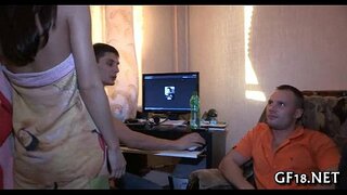 ���ස්සන යොවුන් තරුණියක් සිටී බලල විලාසිතා