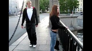 ���რი კაცი სარგებლობს ცეკვა