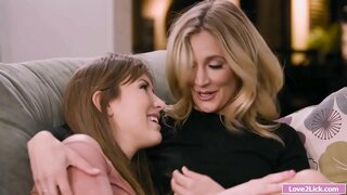 ���ებერი უკანალი თითებით და ქალი საირუსი