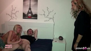 Ragveida MILF ar Mega Tits nozvejotas jūsu labākais draugs, kad sagatavošanu un pagriežas, lai Trijatā par to runāt Ragveida MILF ar Mega Tits nozvejotas jūsu labākais draugs, kad sagatavošanu un pagriežas, lai Trijatā par to runāt