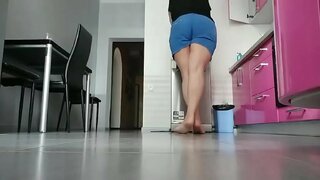 Mommy თამაში სამზარეულო. ძალიან აღგზნებული და სველი