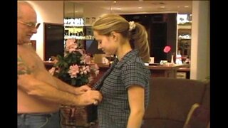 Jayne&amp;amp;ລຸໄມ້ Stripdown Blowjob